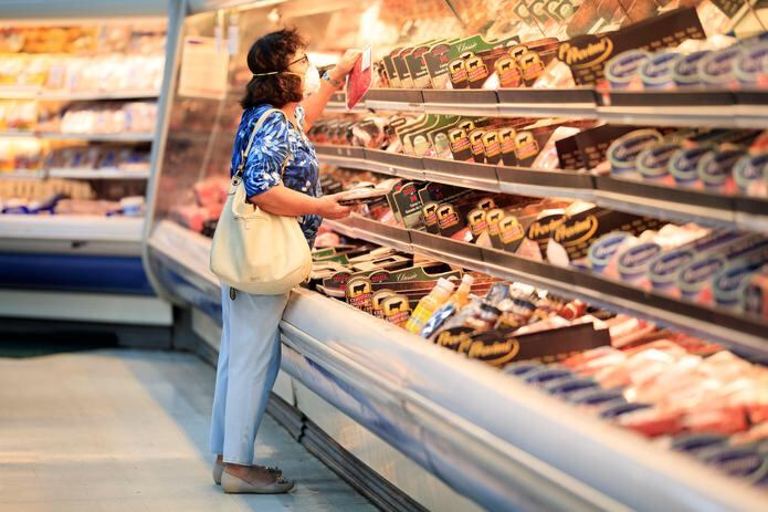 La pandemia modificó la frecuencia con que la gente acude al supermercado. Antes, acudían semanalmente, ahora van una sola vez al mes y resuelven con compras de relleno.