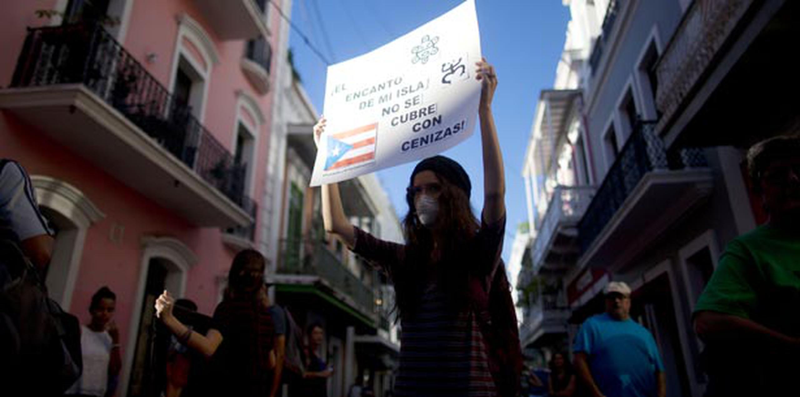 Los manifestantes gritaban consignas a favor del pueblo y en contra de lo que está ocurriendo en el sur de Puerto Rico.  (tonito.zayas@gfrmedia.com)