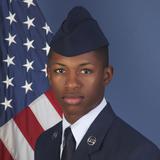 Despiden oficial de la Policía que mató a un miembro de la Fuerza Aérea en Florida