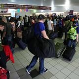 CDC busca “frenar y mitigar” entrada del coronavirus por aeropuertos 