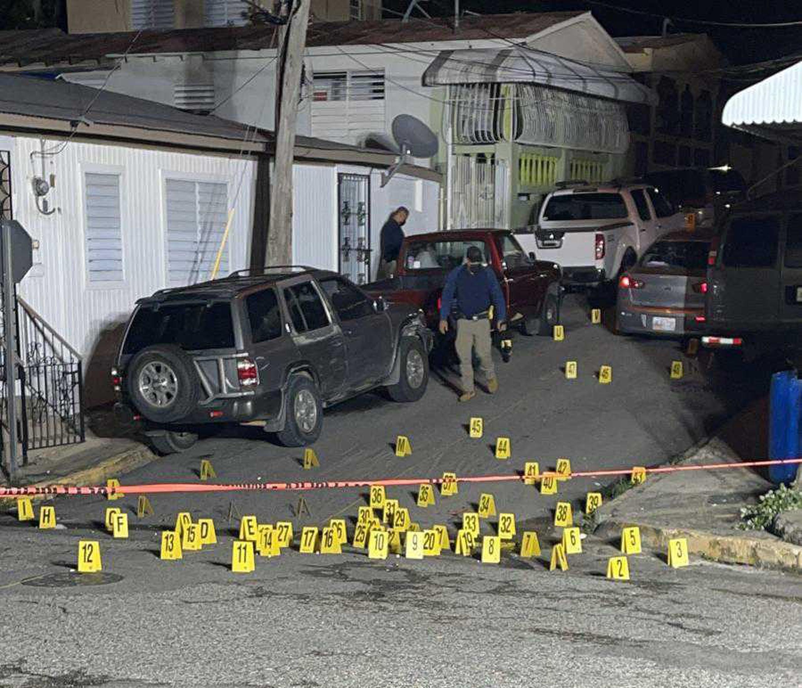 Escena del doble asesinato que ocurrió la noche del 12 de diciembre de 2021 en Coamo.