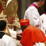 Benedicto XVI pide retirar su firma de libro que defiende el celibato