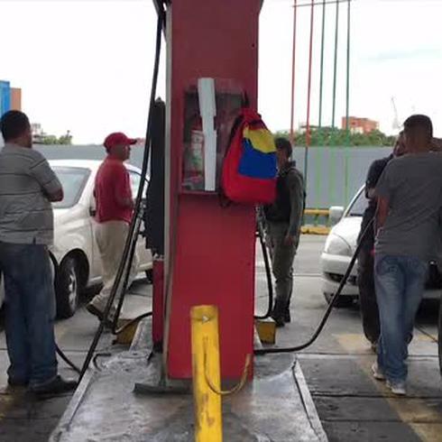 Ahora hay racionamiento de gasolina en Venezuela