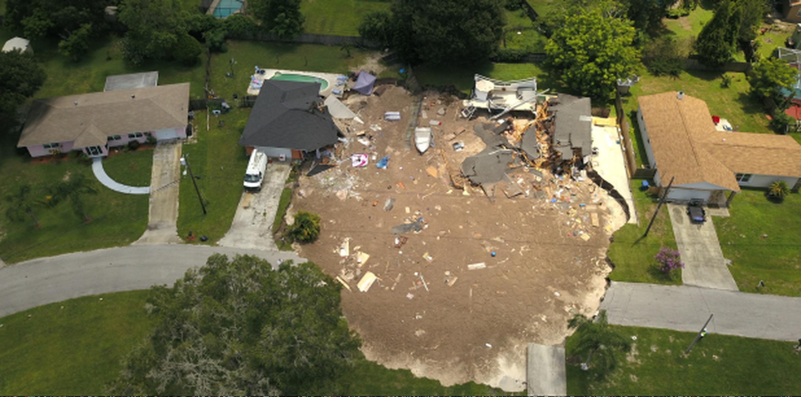 Unas 10 residencias de la zona no son seguras. (Luis Santana / Tampa Bay Times vía AP)