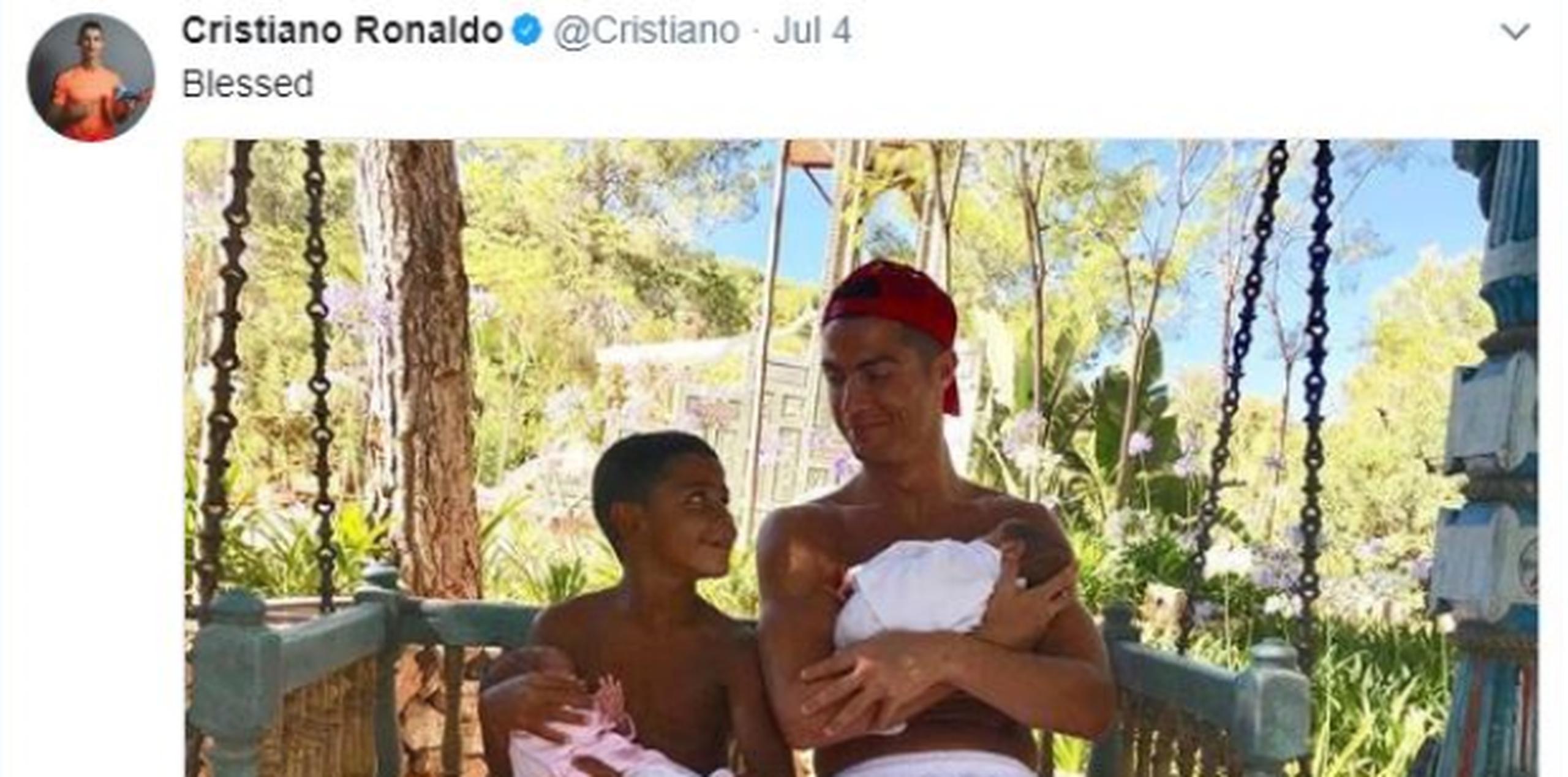 Cristiano ya tiene tres hijos, sus mellizos y Cristiano Júnior, pero ellos nacieron de vientres de alquiler. (Twitter/ @Cristiano)
