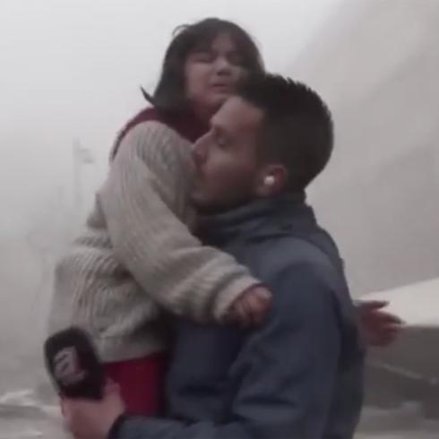 Reportero rescata en vivo a niña durante terremoto en Turquía