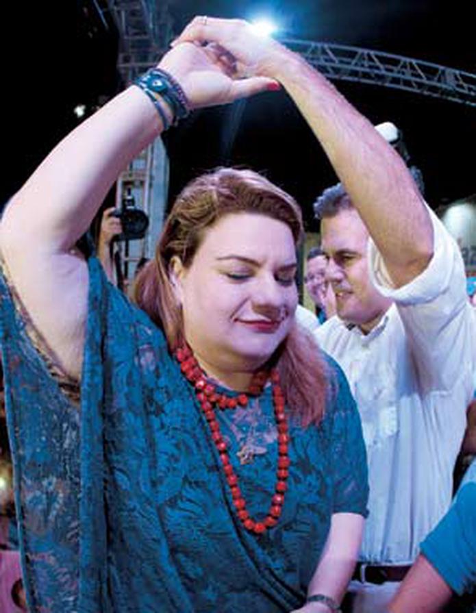 Jenniffer González bailó enérgica en una gran fiesta en la Milla de Oro. (xavier.araujo@gfrmedia.com)