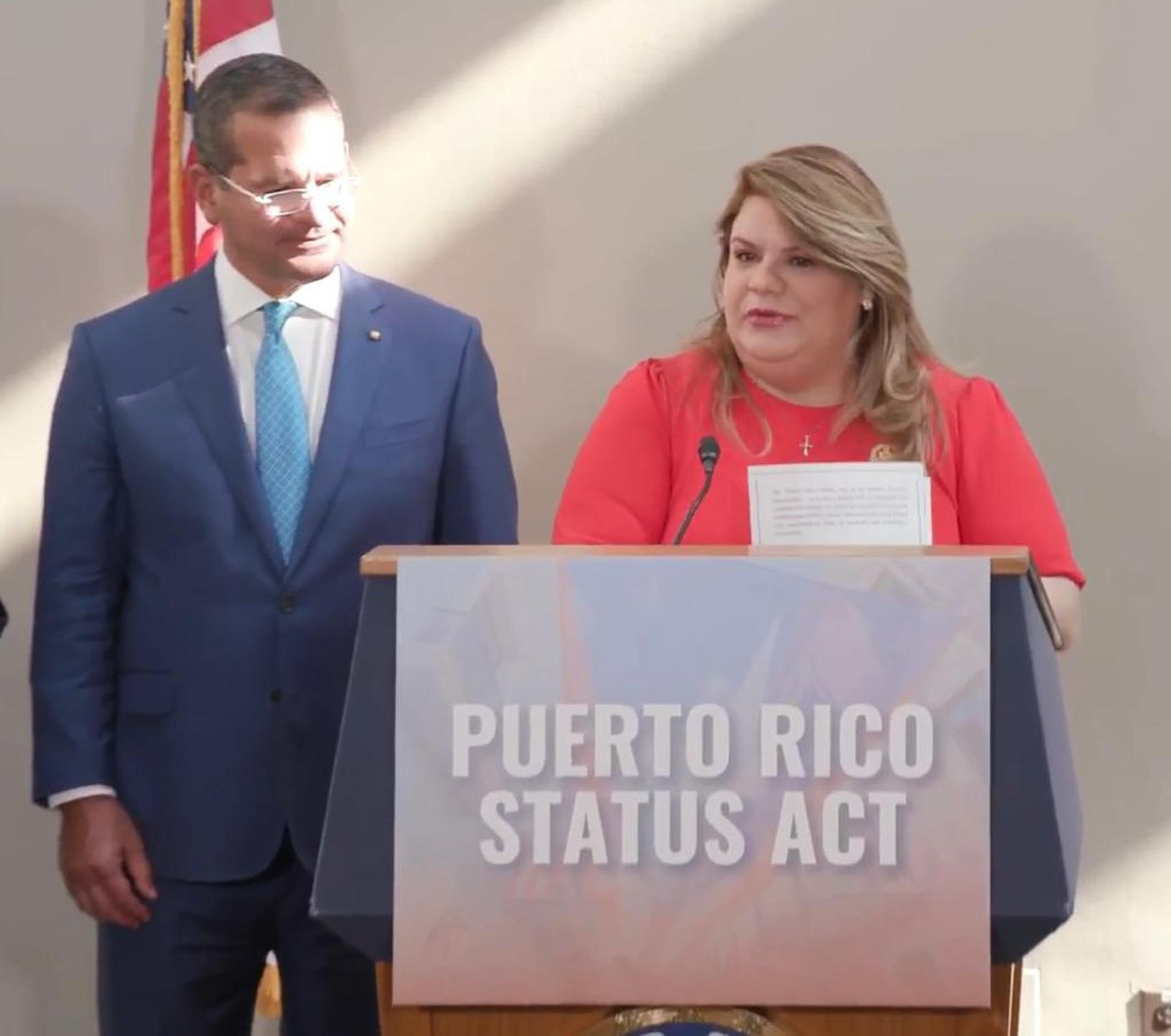 El gobernador de Puerto Rico, Pedro Pierluisi, y la comisionada residente, Jenniffer González, tuvieron un intercambio cordial durante el anuncio en la capital federal.