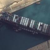 El canal de Suez sigue bloqueado por tercer día 