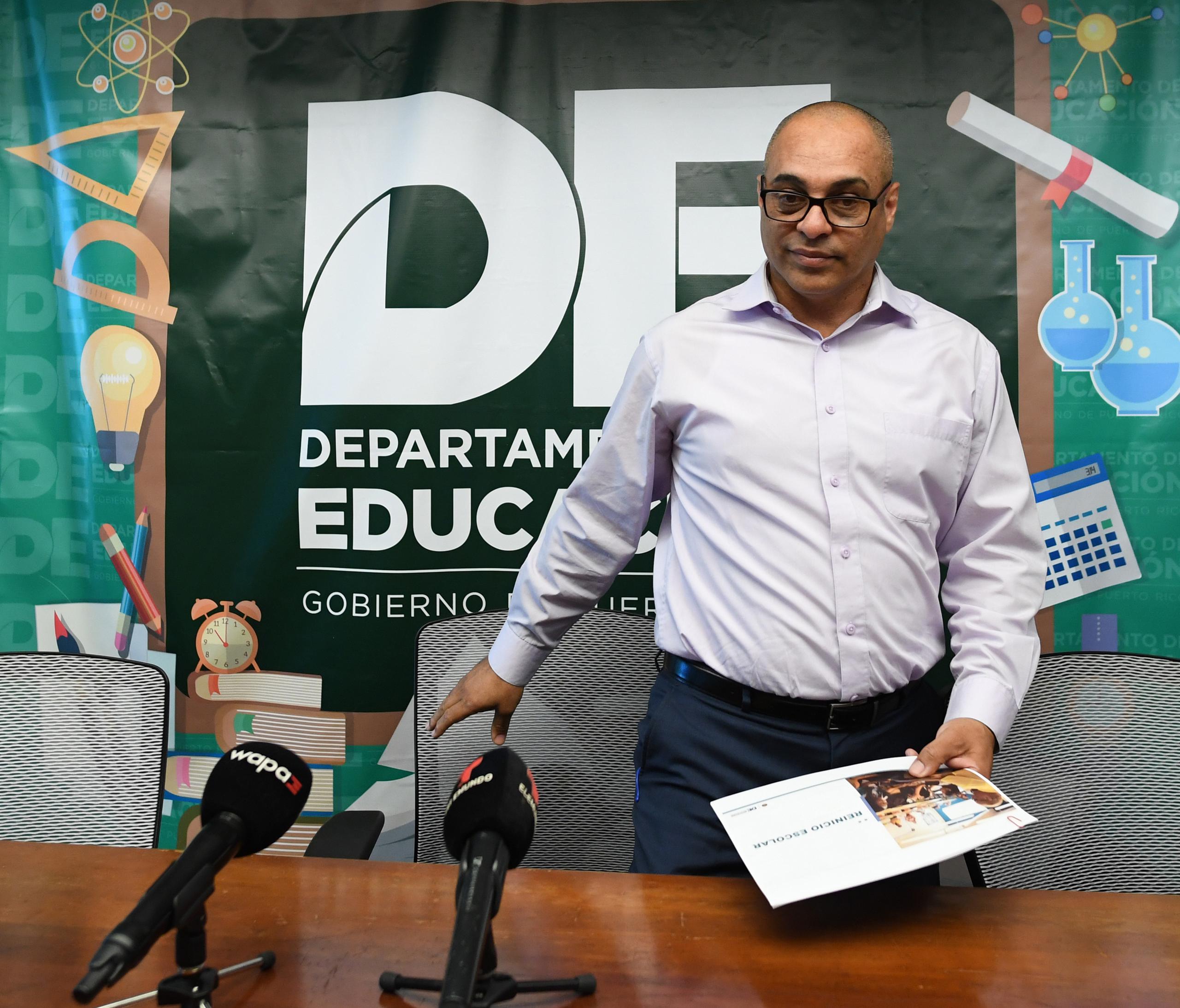 El secretario de Educación, Eligio Hernández Pérez, informó que espera que se gradúen 22,215 estudiantes de octavo grado y 20,689 alumnos de duodécimo grado.
