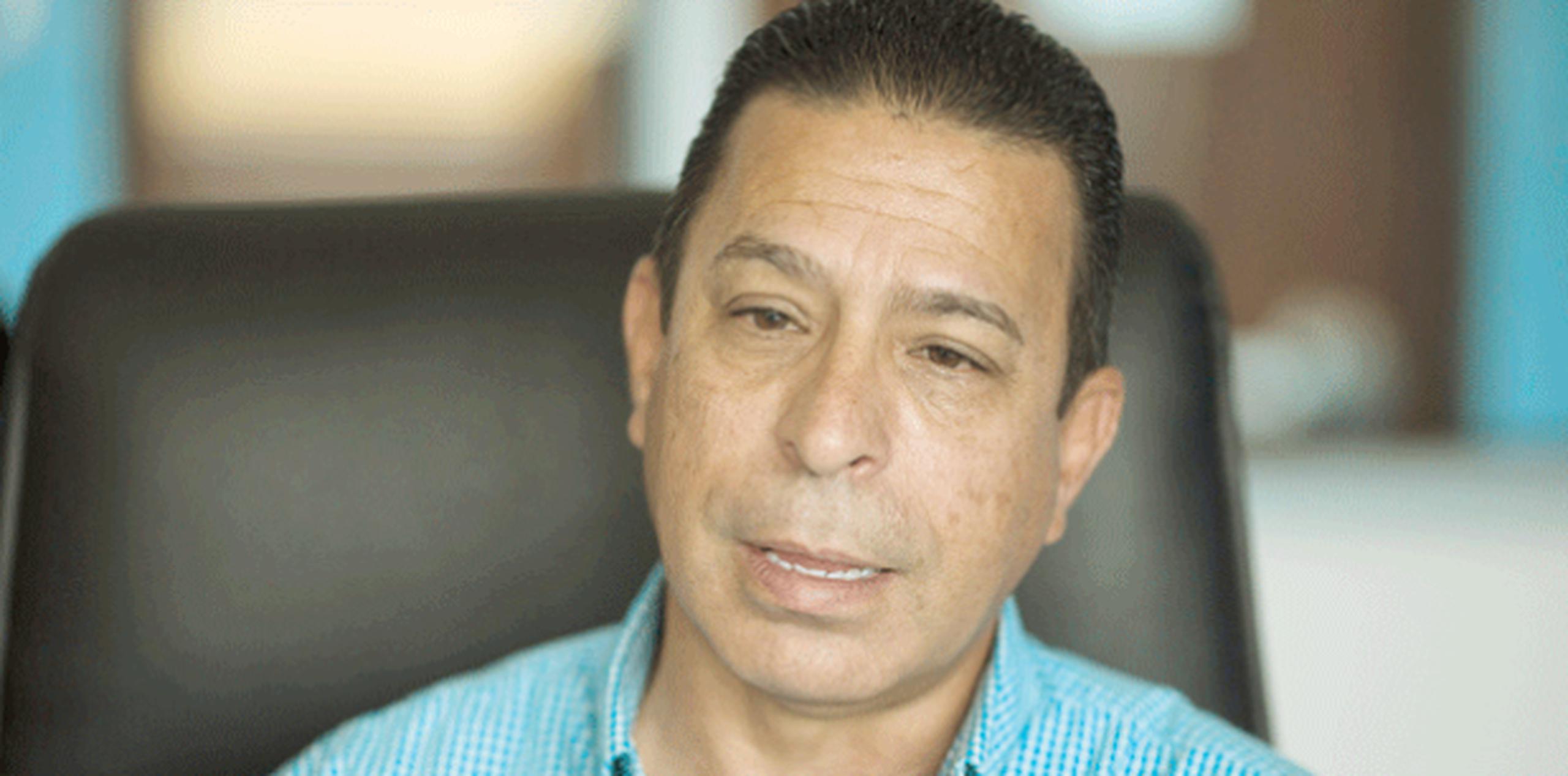 El alcalde sangermeño, Isidro Negrón, solicitó que se le suministren, de formar urgente, sueros de solución salina para los pacientes en el hospital. (Archivo)