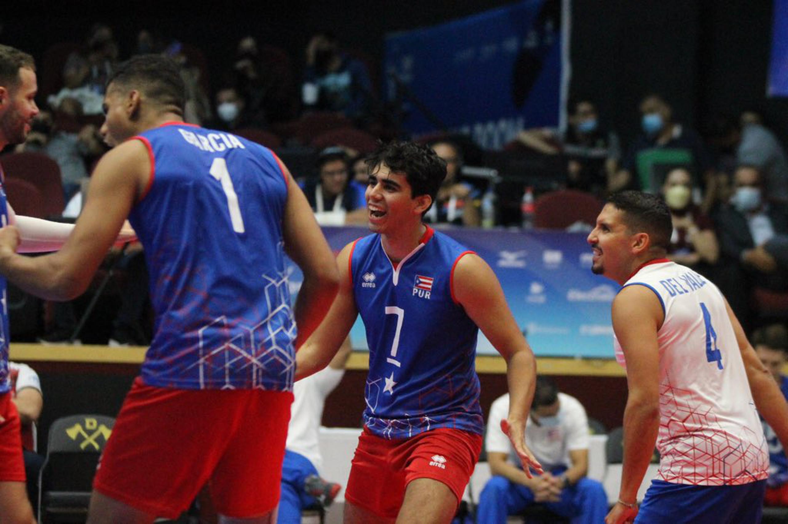 Arturo Iglesias (7) y la Selección Nacional de voleibol tienen en calendario el Campeonato Mundial en agosto en Rusia.