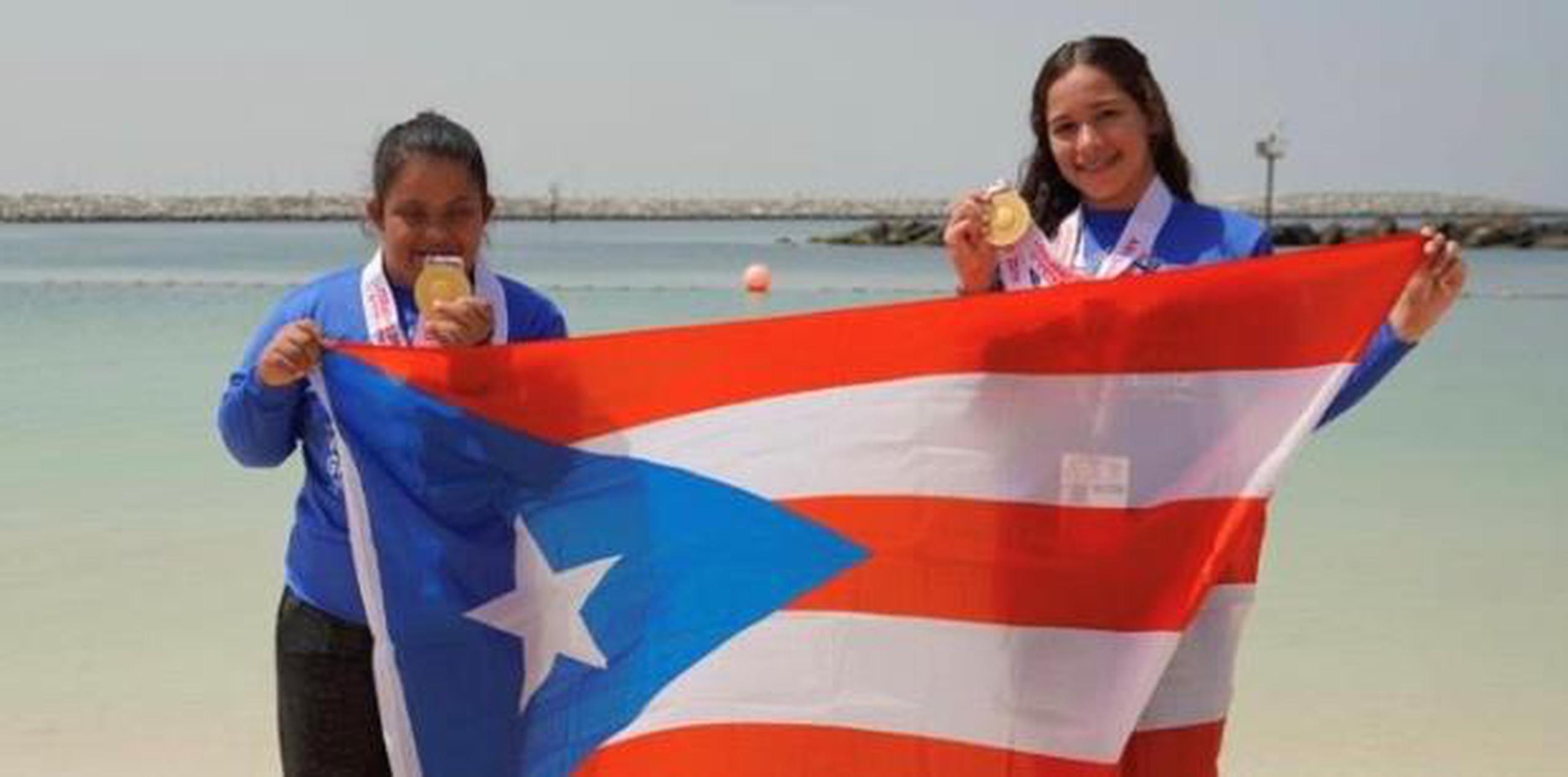González y Rico se tiraron al agua de la playa La Mer en Dubai, y en ese escenario consiguieron el primer metal dorado para Puerto Rico al registrar tiempo de 23:33.00. (Suministrada)