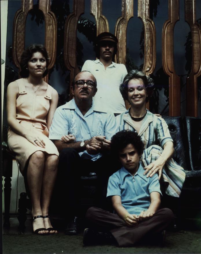 Primer elenco de "Los García", Liberatito Garced, sentado en el suelo, fue el primer "Junito". El resto de la familia estaba compuesto por Gina Beveraggi, don Tommy, Gladys Rodríguez y Rafo Muñiz.