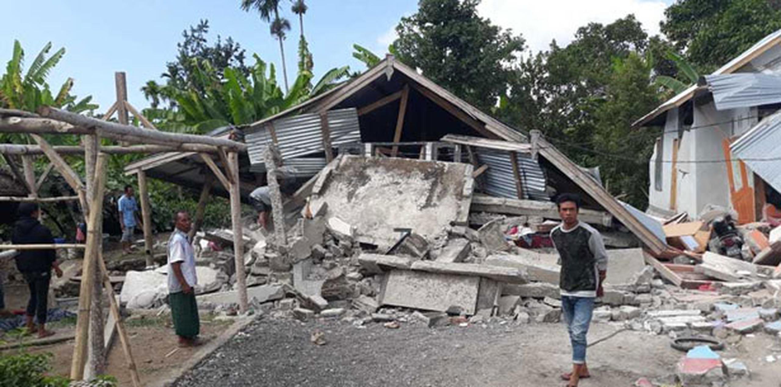 El terremoto dañó más de 1,000 viviendas y se sintió en toda la zona, incluyendo Bali, donde no se reportaron daños materiales ni humanos.  (AP)