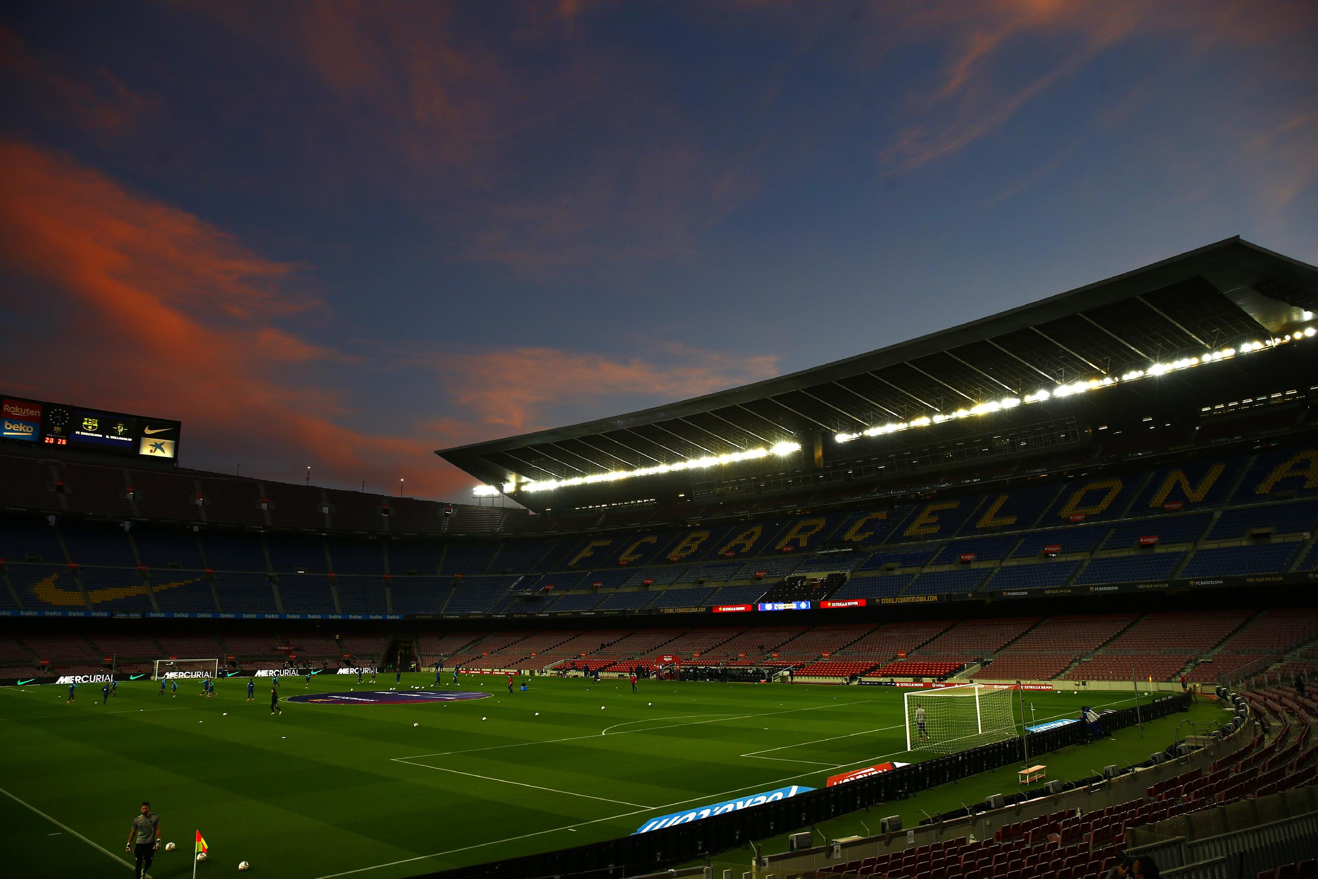 Panorama del estadio Camp Nou del Barcelona, previo a un partido de la Liga española contra el Valladolid, el 5 de abril de 2021.