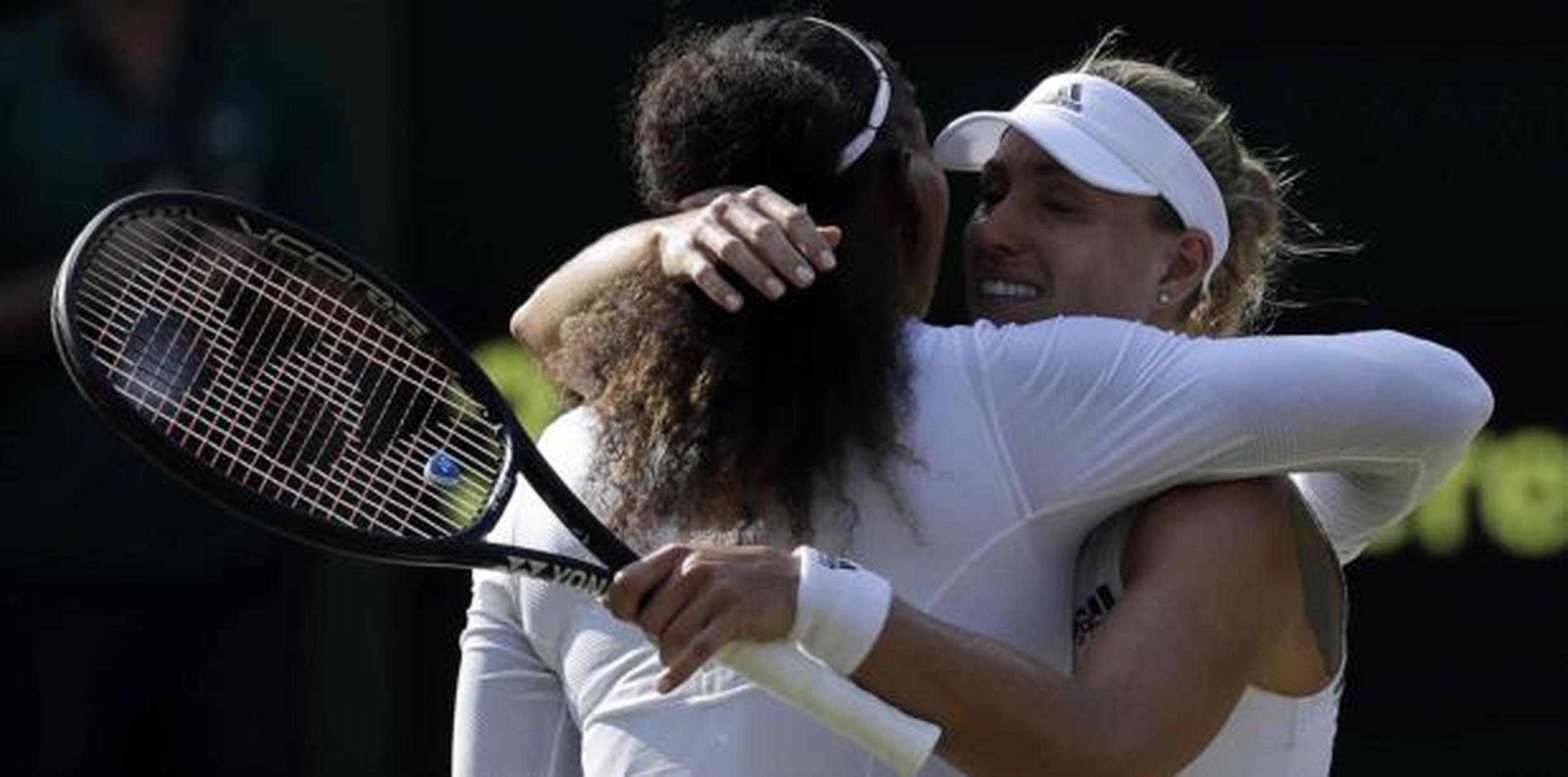 Serena aspiraba a convertirse en la cuarta madre en ganar un título de Grand Slam desde que comenzó la Era Open, y la primera en hacerlo en Wimbledon, desde la australiana Evonne Goolagong, hace 38 años. (AP)