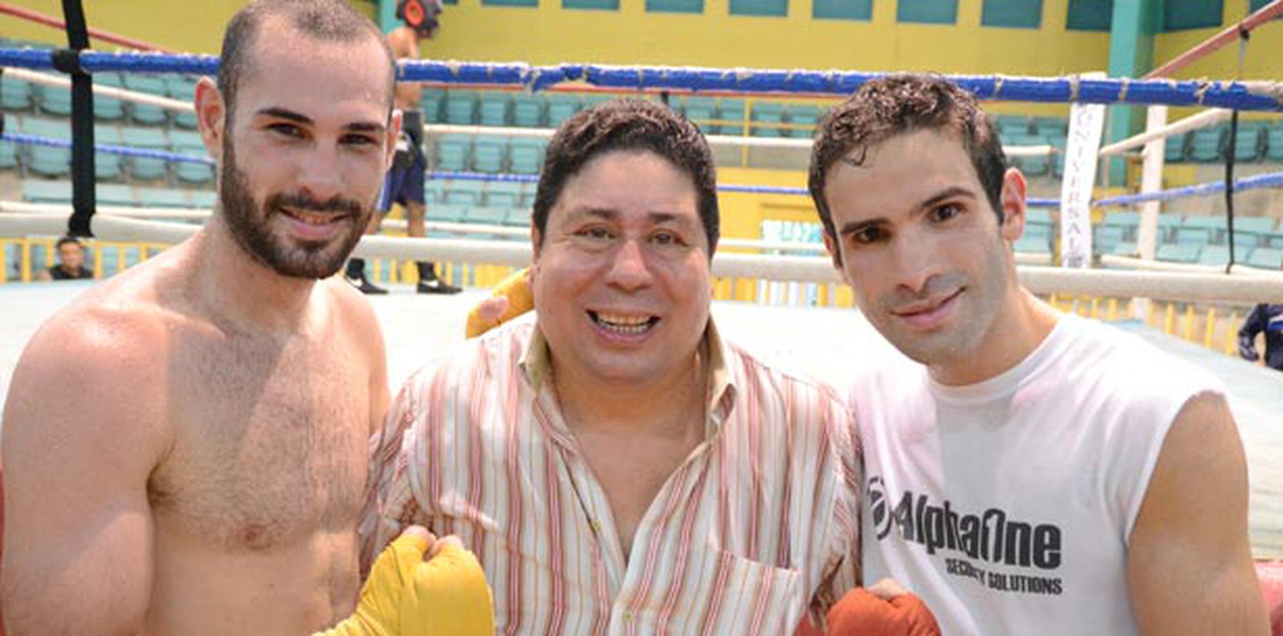 La sesión fue observada por el legendario múltiple campeón mundial Wilfredo Gómez (en el centro). (Suministrada)