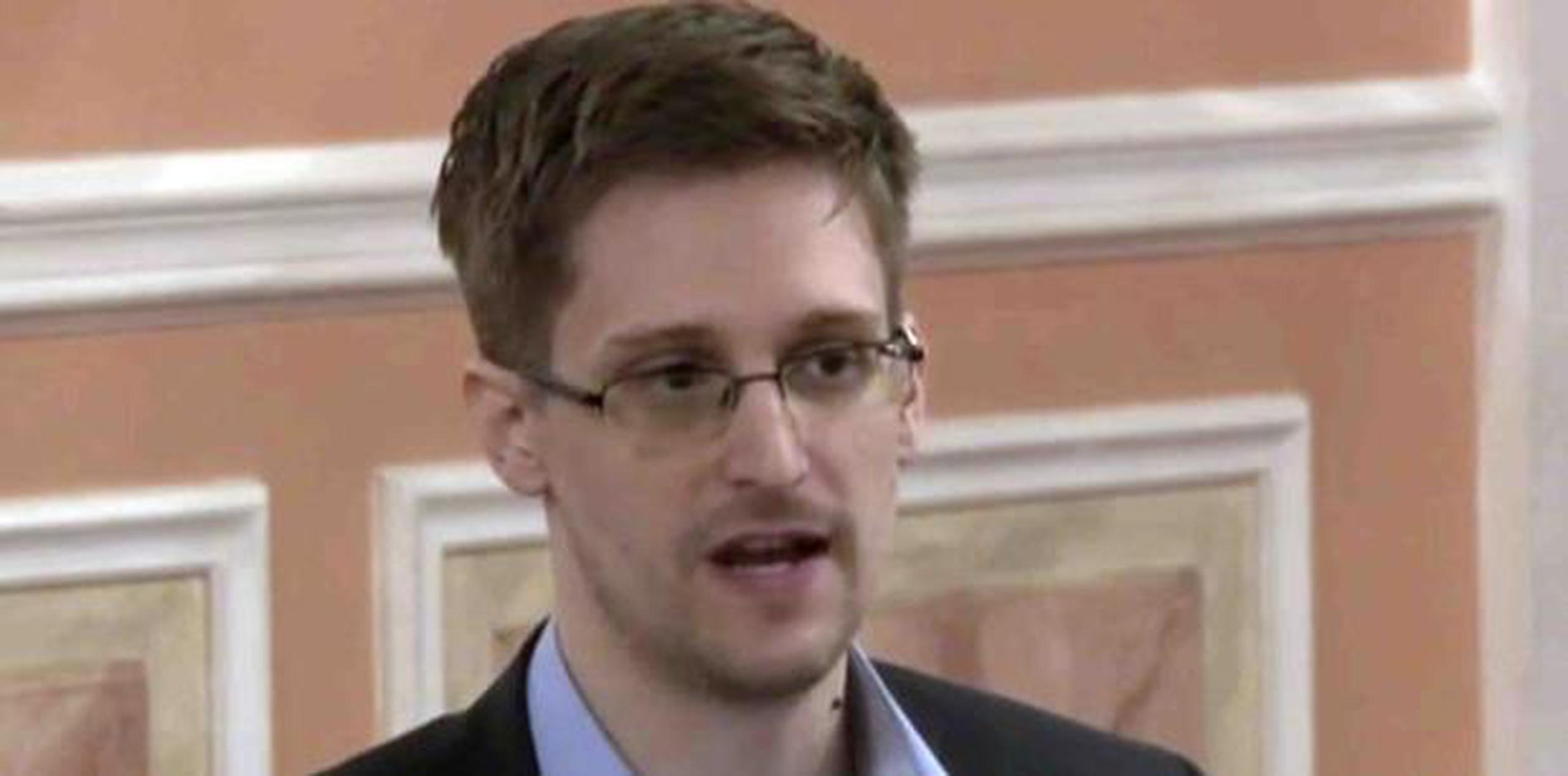 La biografía de Snowden, en la que cuenta por primera vez en detalle la historia de su vida, se publicará el martes en unos 20 países, Francia incluida. (AP)

