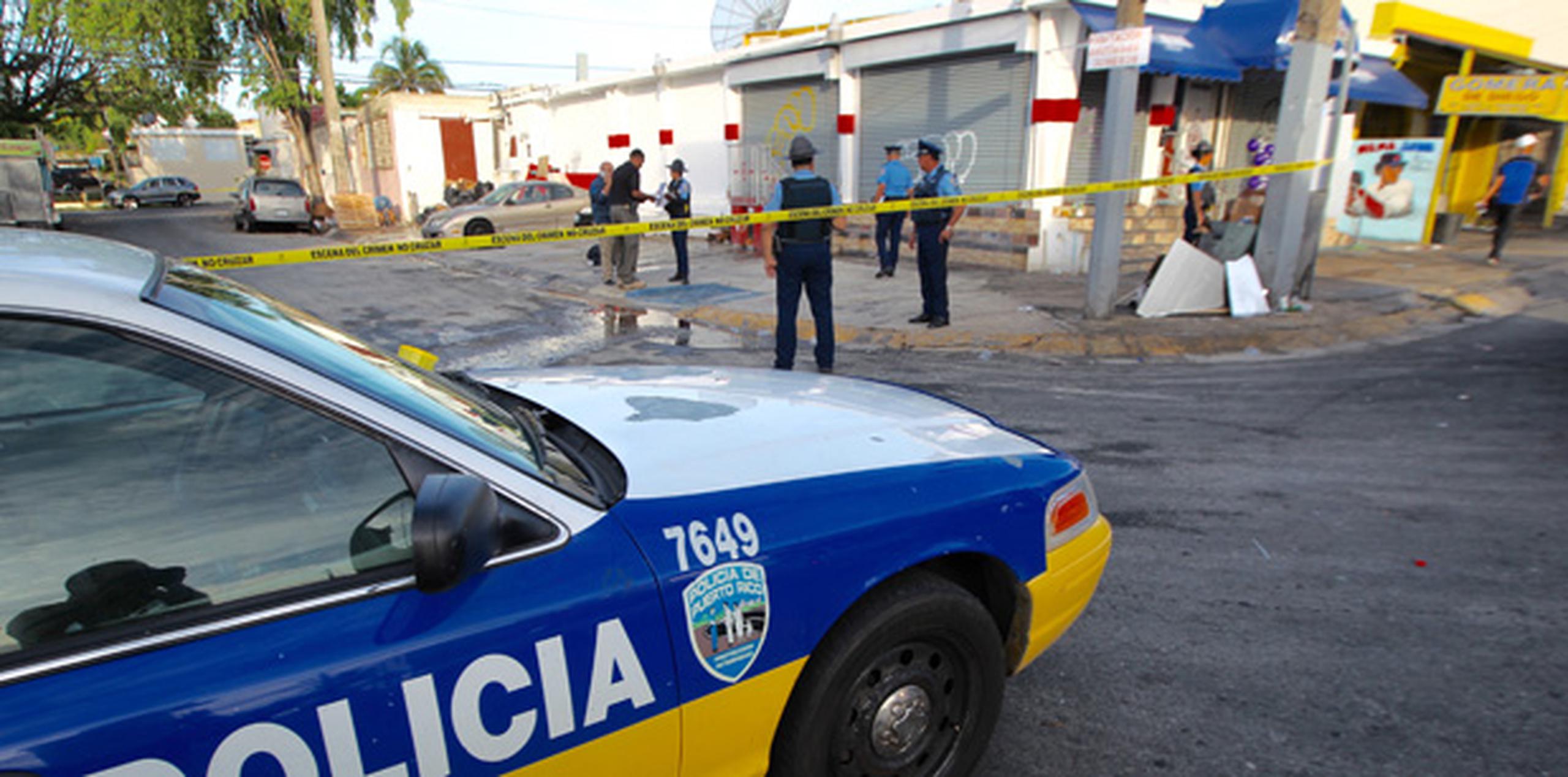 En San Juan, un joven de entre 20 a 25 años fue ultimado a eso de las 6:25 a.m. en un negocio de la avenida José de Diego, en Puerto Nuevo. (alex.figueroa@gfrmedia.com)