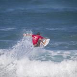 Brian Toth y Jólari Carreras ganan la cuarta parada del campeonato nacional de surfing