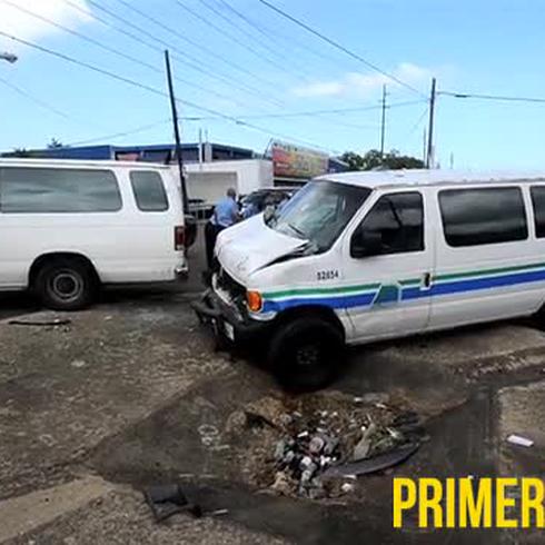 Vehículo que transportaba confinados se accidenta en Camuy 