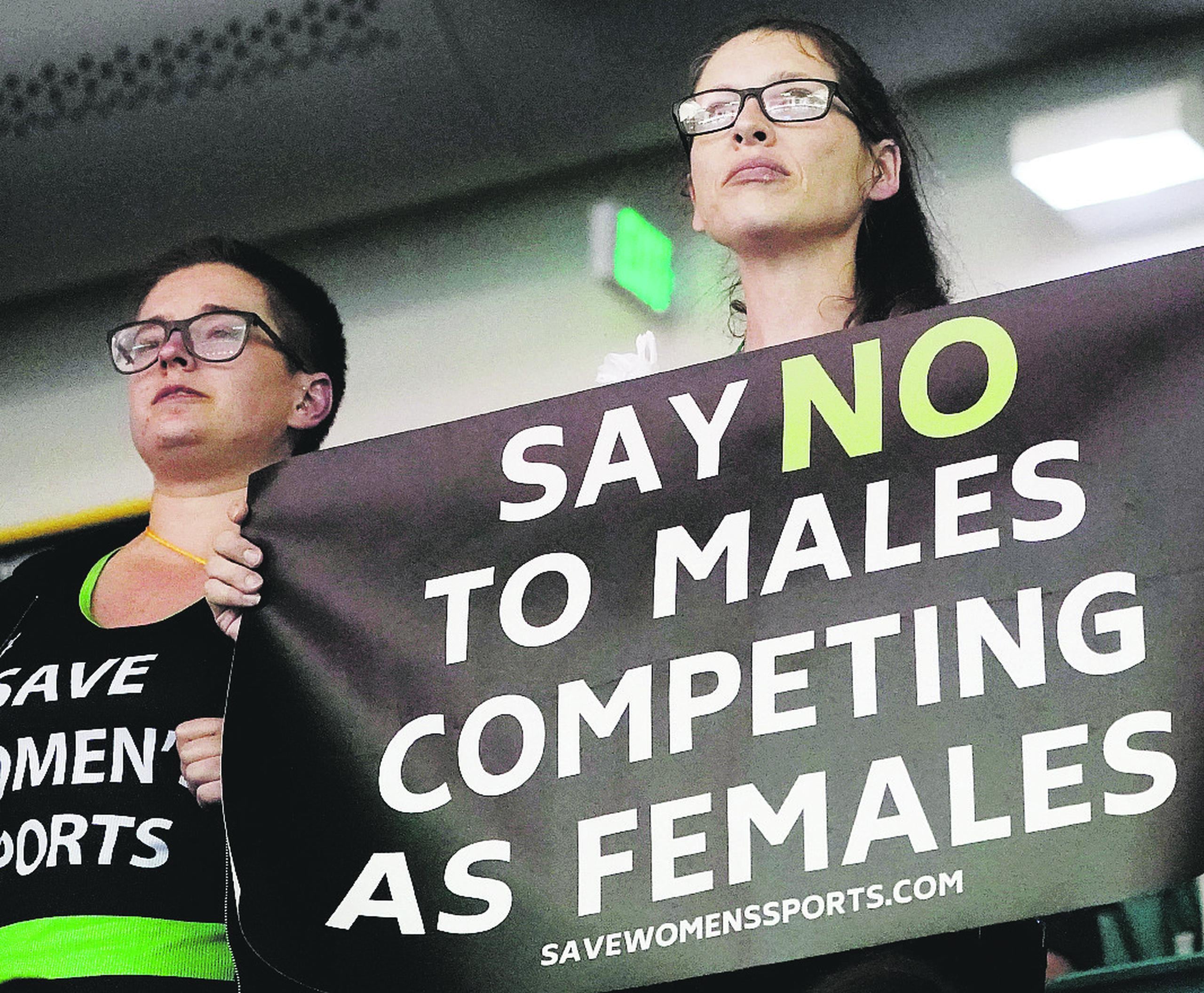 Los principales críticos de los permisos a atletas transgénero para competir en eventos según el género con el que se identifican, indican que el deporte femenino es el que está en riesgo sin las regulaciones correctas.