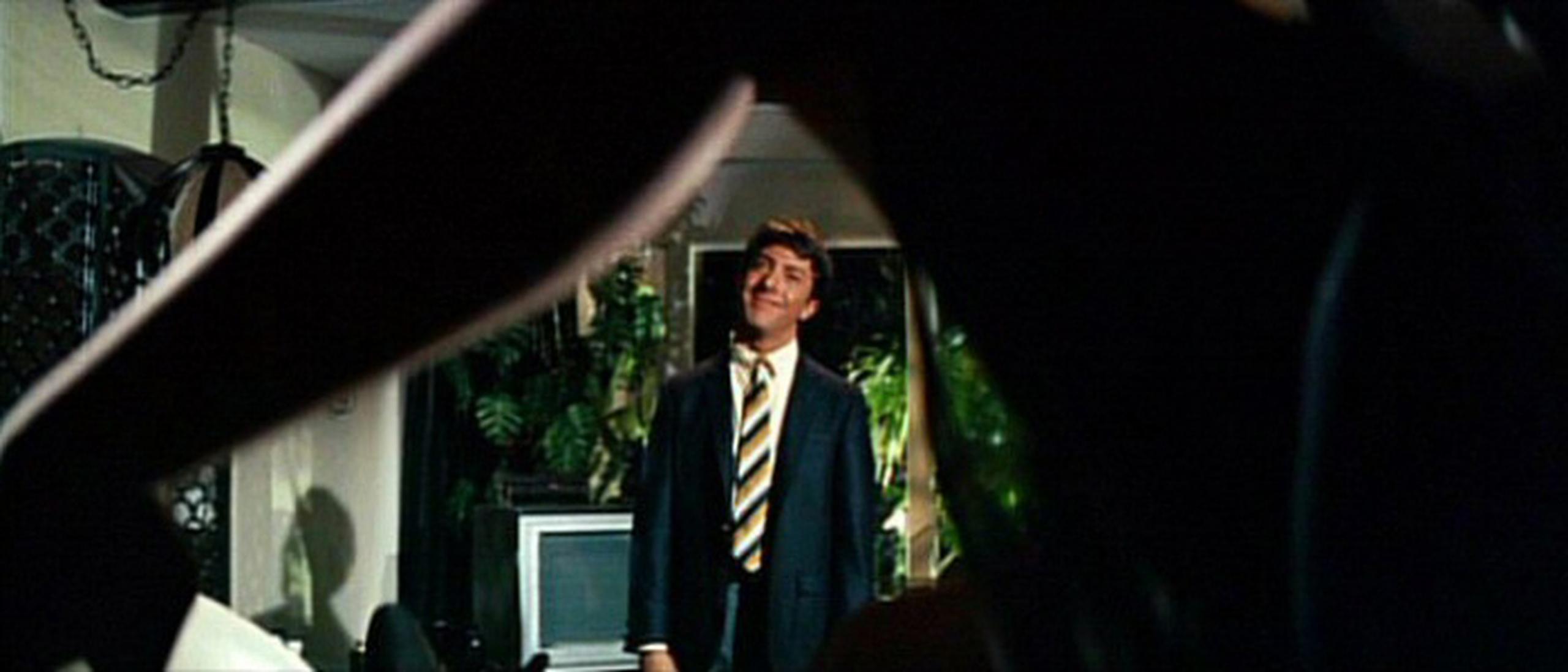 El filme de Nichols, protagonizado por un entonces desconocido Dustin Hoffman como Braddock y Anne Bancroft como la señora Robinson, causó sensación en el mundo.