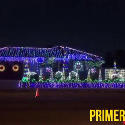 Transforman casa en un impresionante espectáculo de luces