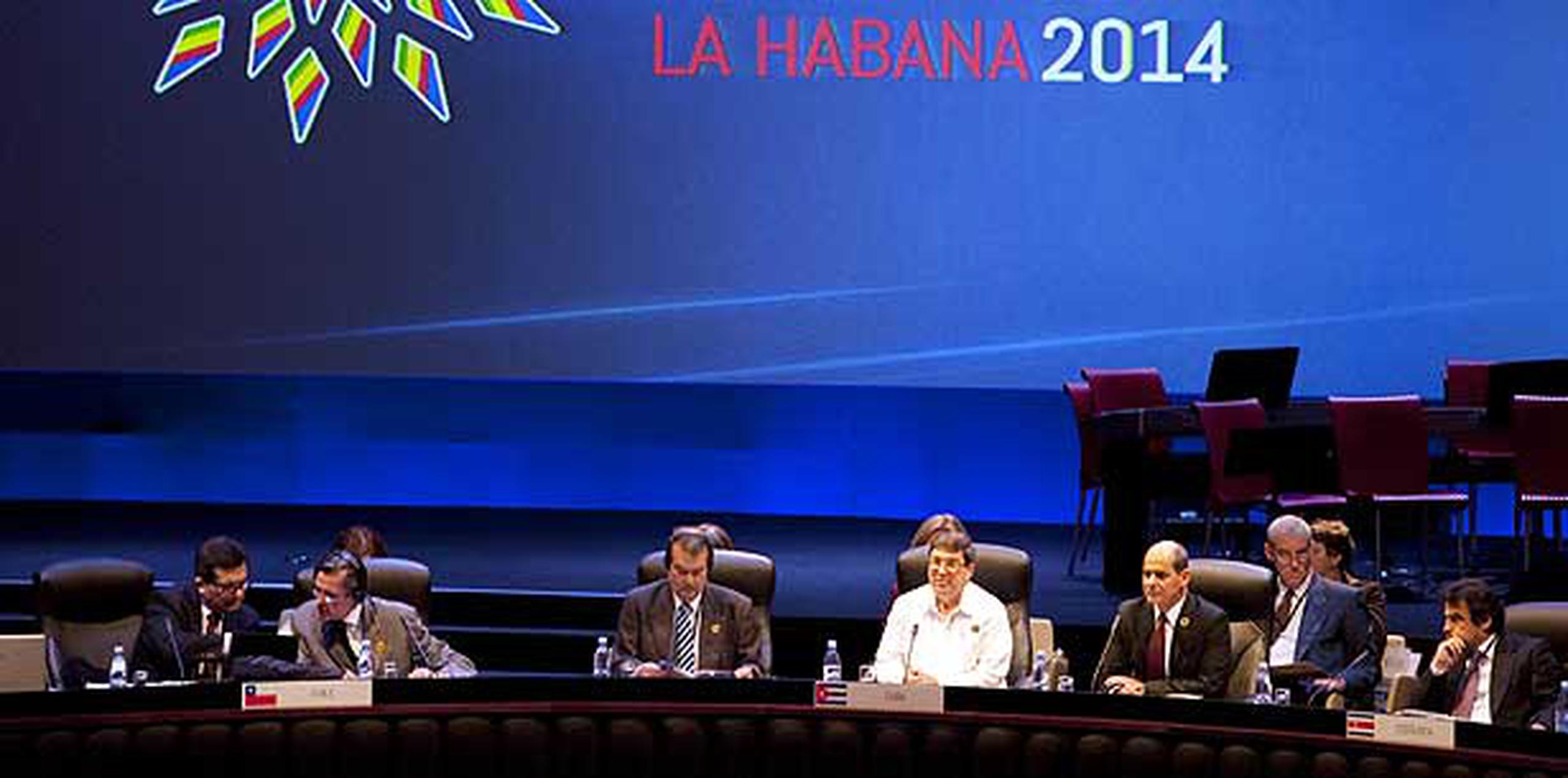 El canciller cubano, Bruno Rodríguez habla ante los ministros de Relaciones Exteriores durante la primera sesión de la II Cumbre de la Comunidad de Estados Latinoamericanos y Caribeños en La Habana. (EFE/Orlando Barría) (EFE/Orlando Barría)
