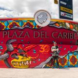 Plaza Del Caribe devela mural conmemorativo a sus 30 años