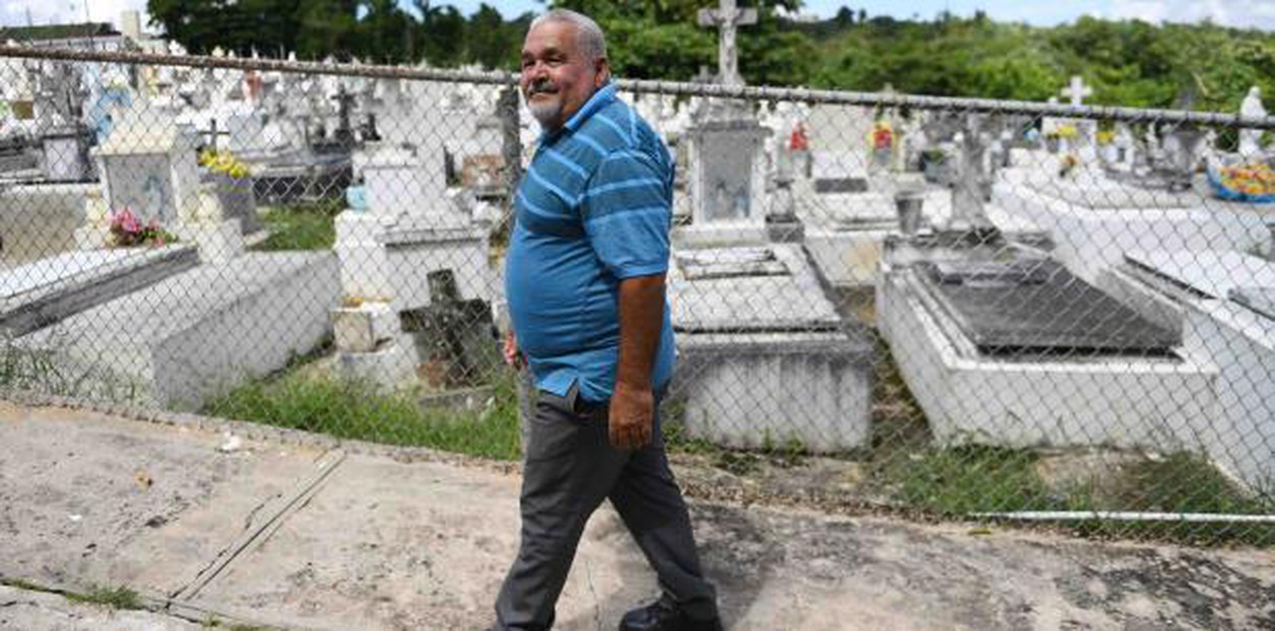 De las tumbas quebradas, el sepulturero Luis  Robles dijo que han podido sacar unos 40 a 50 difuntos y aunque la situación es crítica indicó que no hay restos expuestos. (luis.alcaladelolmo@gfrmedia.com)