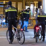25 arrestos y 3,600 multas en la primera noche del toque de queda en Holanda