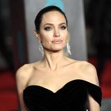 Angelina Jolie se estrena en Instagram con la denuncia de una niña afgana tras el regreso del Talibán