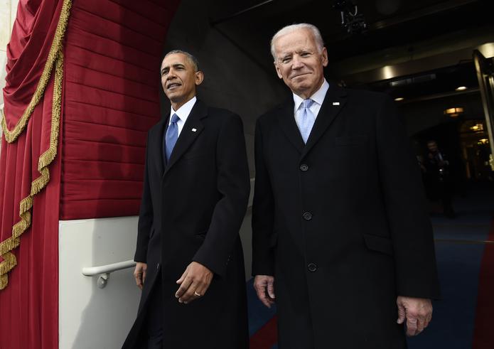 En esta foto de archivo del 20 de enero de 2017, el expresidente Barack Obama y el presidente Joe Biden. (Saul Loeb/Pool Photo via AP, File)