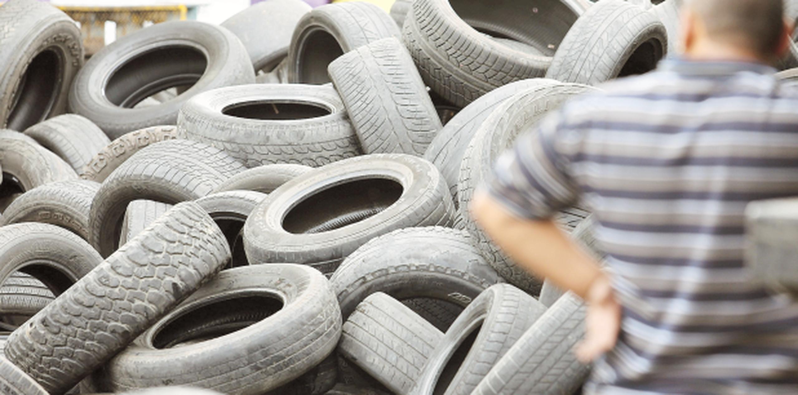 En los proyectos de reciclaje de neumáticos que se establecerán en Guánica, Toa Baja y Juncos se invertirán $20 millones. (ARCHIVO)