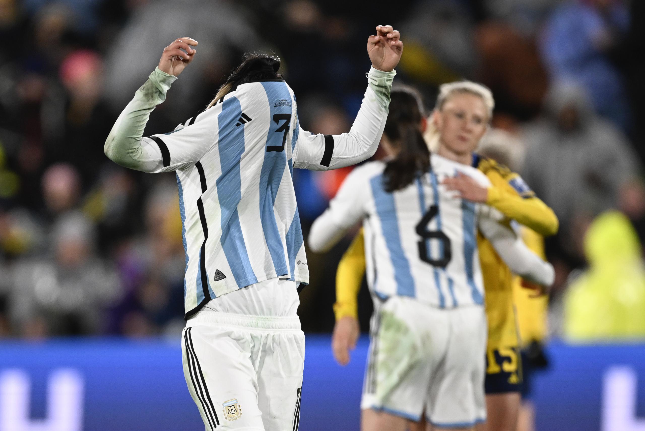 La argentina Eliana Stabile reacciona tras el encuentro del Grupo G del Mundial de Australia y Nueva Zelanda contra Suecia.