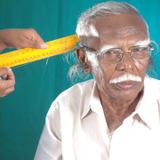 Hombre mantiene el récord de los pelos de las orejas más largos del mundo