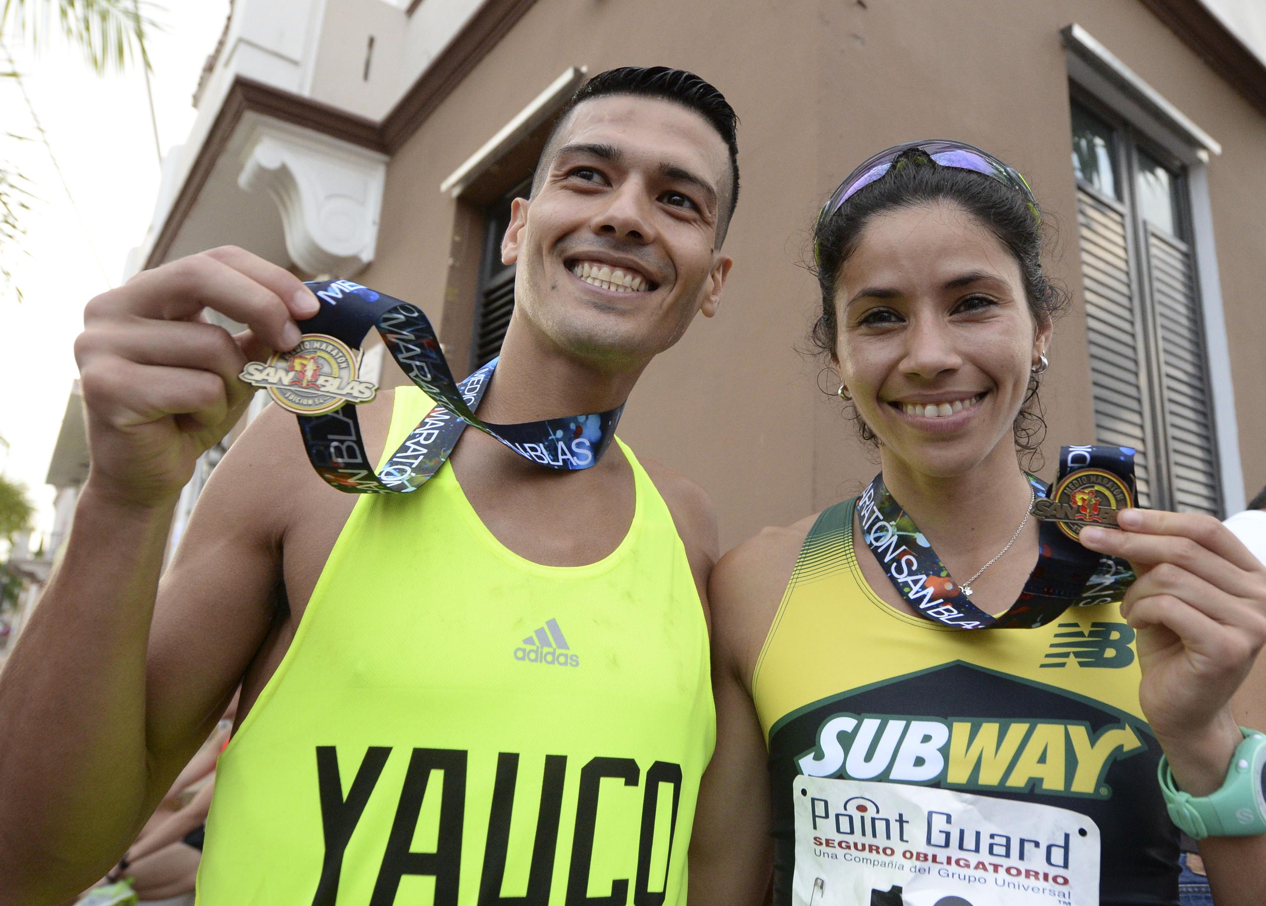 Jaime Julia y Beverly Ramos fueron los primeros puertorriqueños en completar la exigente ruta en sus respectivas ramas. (tony.zayas@gfrmedia.com)