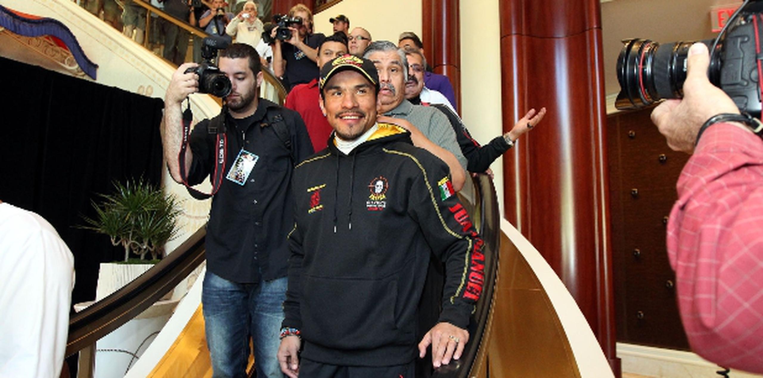 El mexicano Juan Manuel Márquez llega al Wynn Hotel acompañado de su séquito. Márquez busca coronarse por primera vez en el peso wélter. (Suministrada )