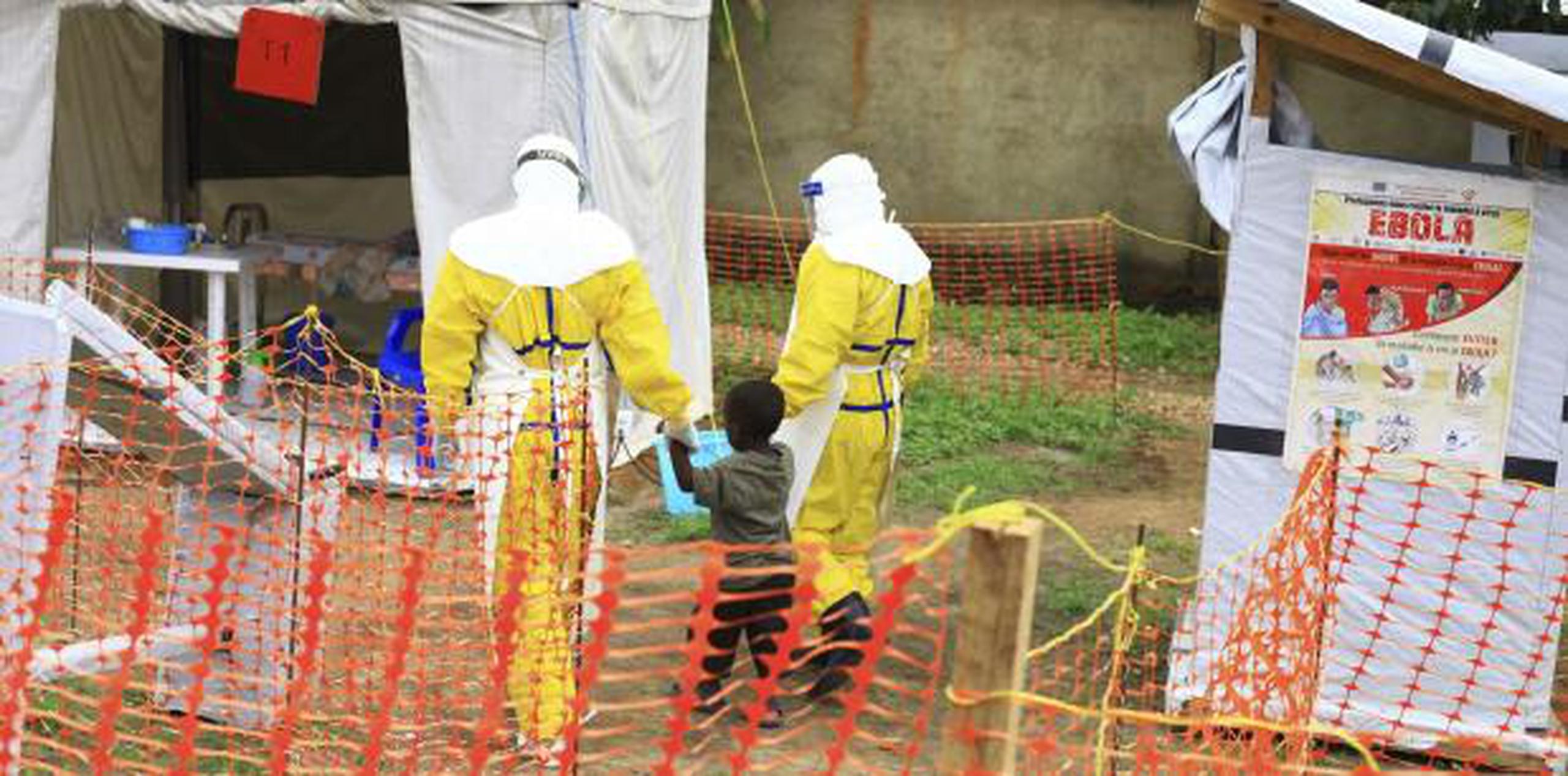 Para el viernes habían 124 casos confirmados de ébola, incluso 71 muertes. (AP)