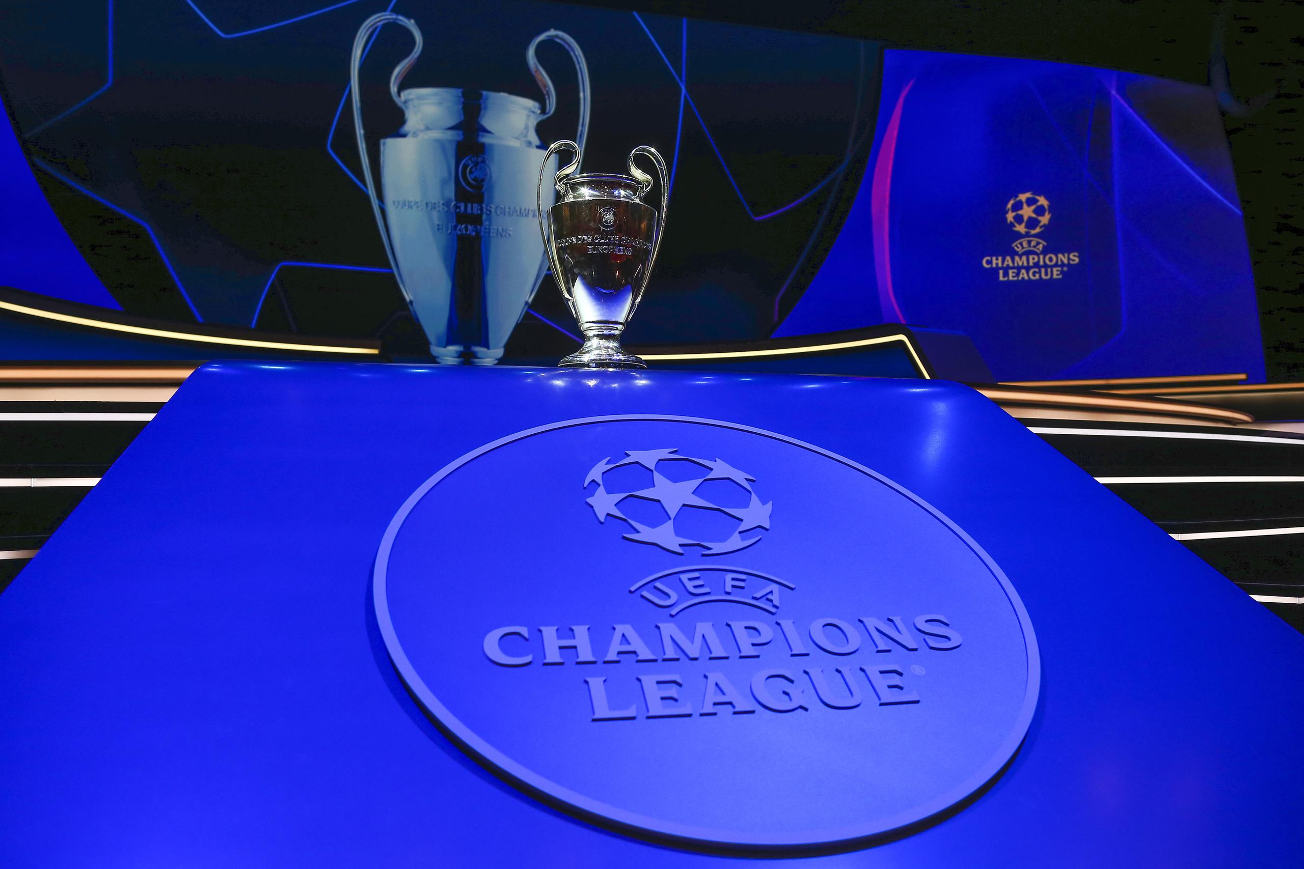 El trofeo de la Liga de Campeones previo al sorteo de la fase de grupos en Estambul, el jueves 25 de agosto de 2022.
