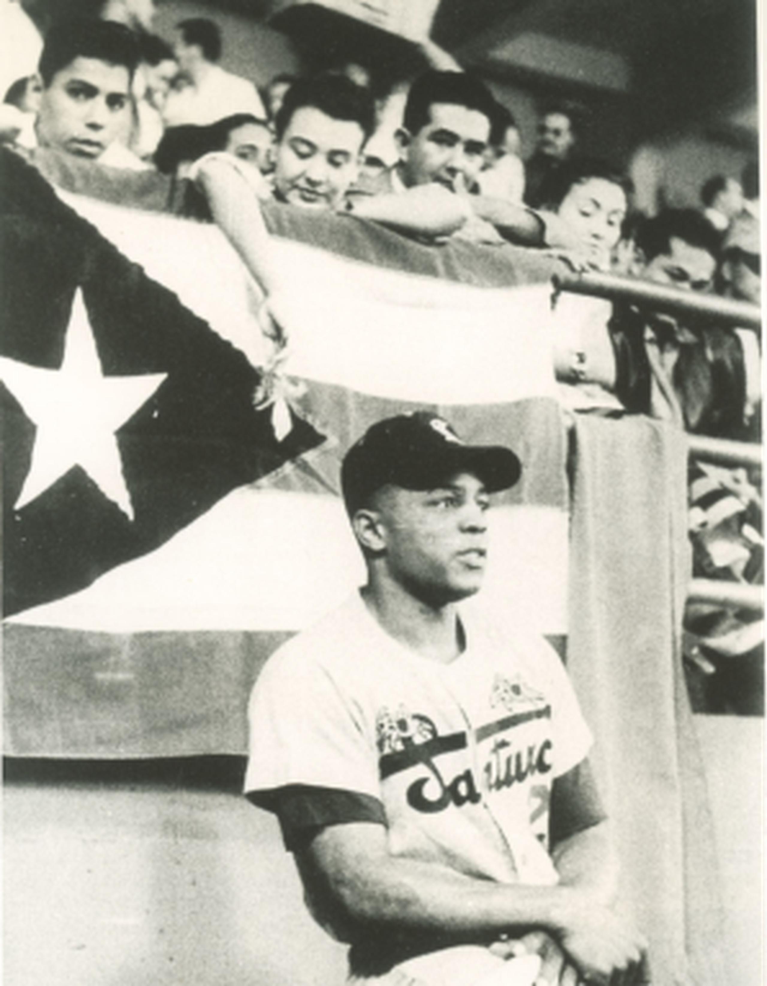 Willie Mays reforzó por varias temporadas a los Cangrejeos de Santurce en la liga profesional puertorriqueña. (Archivo)
