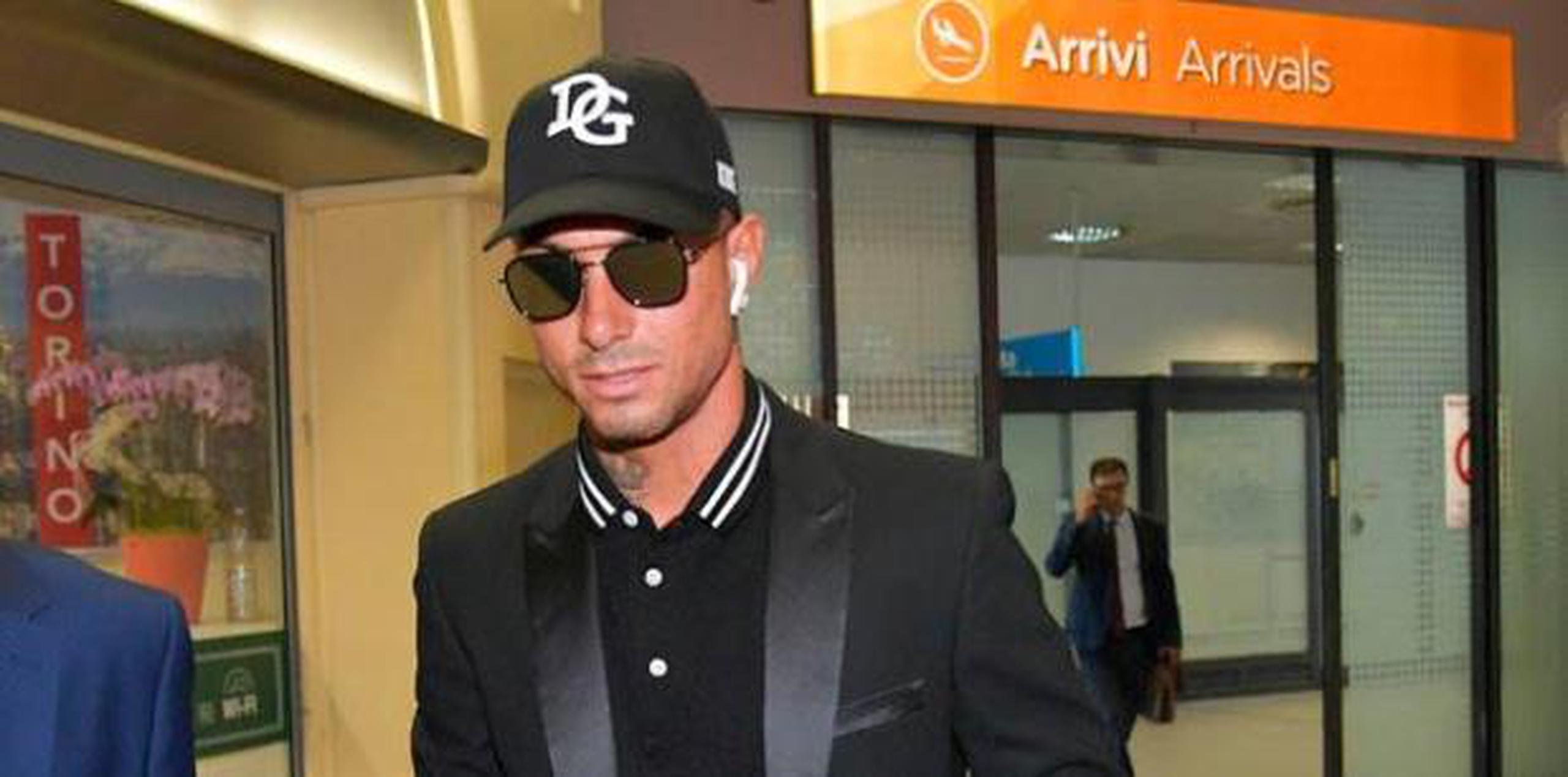 Los lentes, la elegancia y su actitud segura lo hizo comparable al crack portugués. (Facebook / Torino Football Club)