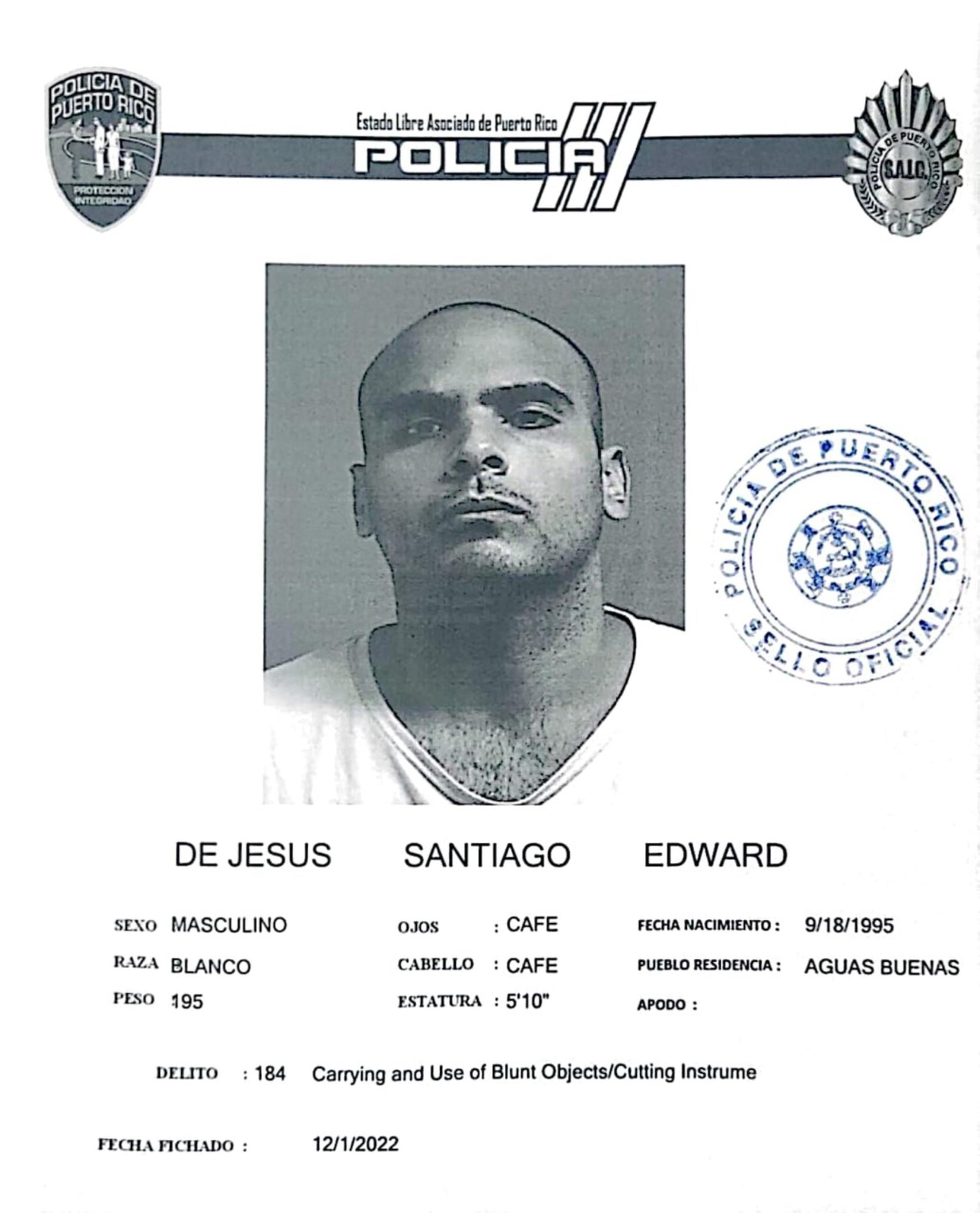 Edward De Jesús Santiago enfrenta cargos por maltrato de personas de edad avanzada y violación a la Ley de Armas.
