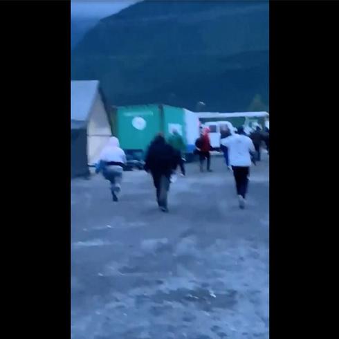 Corre y corre tras terremoto de 8.2 en Alaska