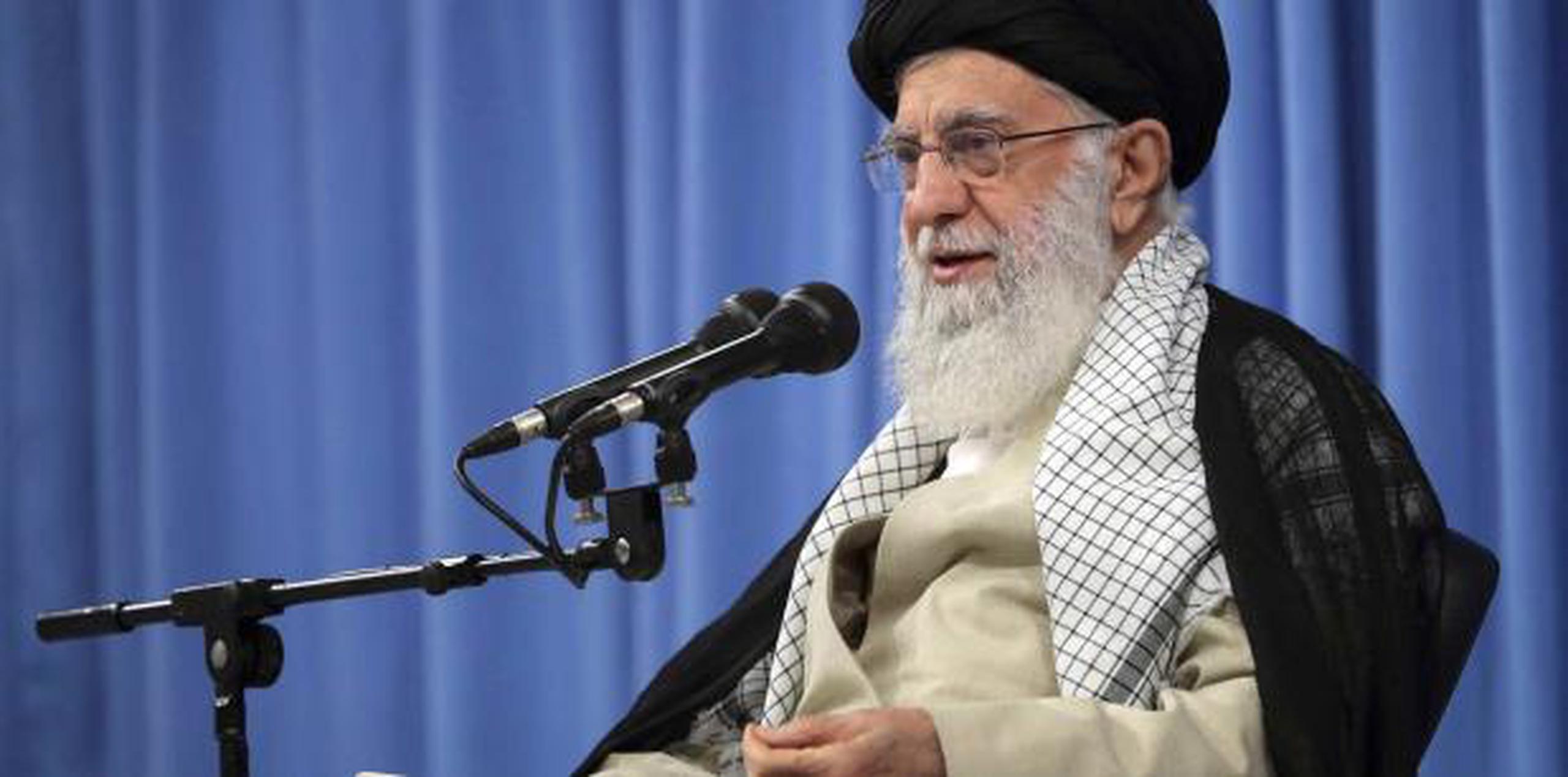 El líder iraní dijo que Estados Unidos quiere demostrar que su “política de máxima presión” hacia Irán tiene éxito y "tenemos que demostrar que esa estrategia no significa nada para la nación iraní”. (AP)