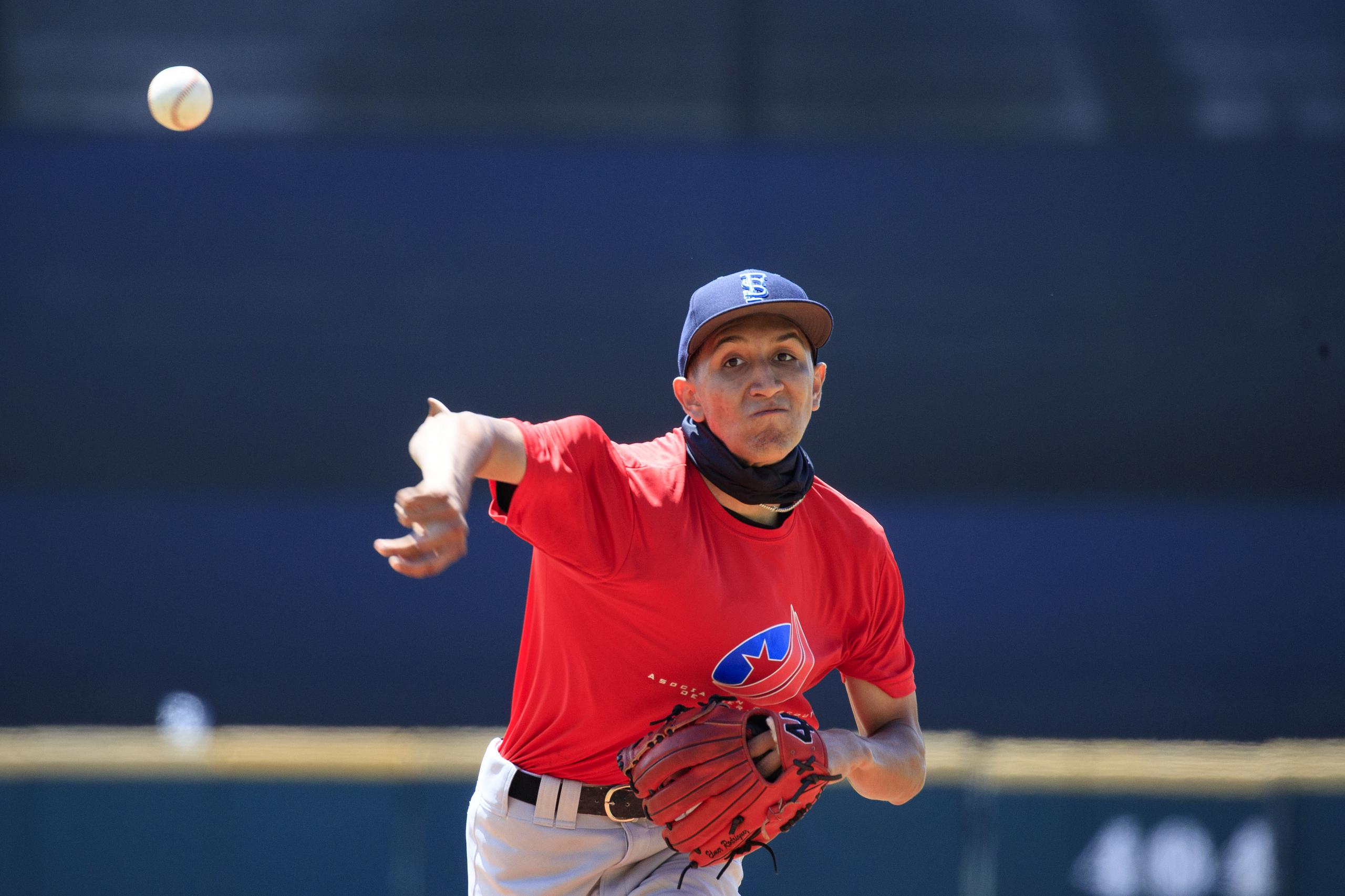 El lanzador Elmer Rodríguez, de 17 años, ya tiene un compromiso para estudiar en la Universidad de Oregon.