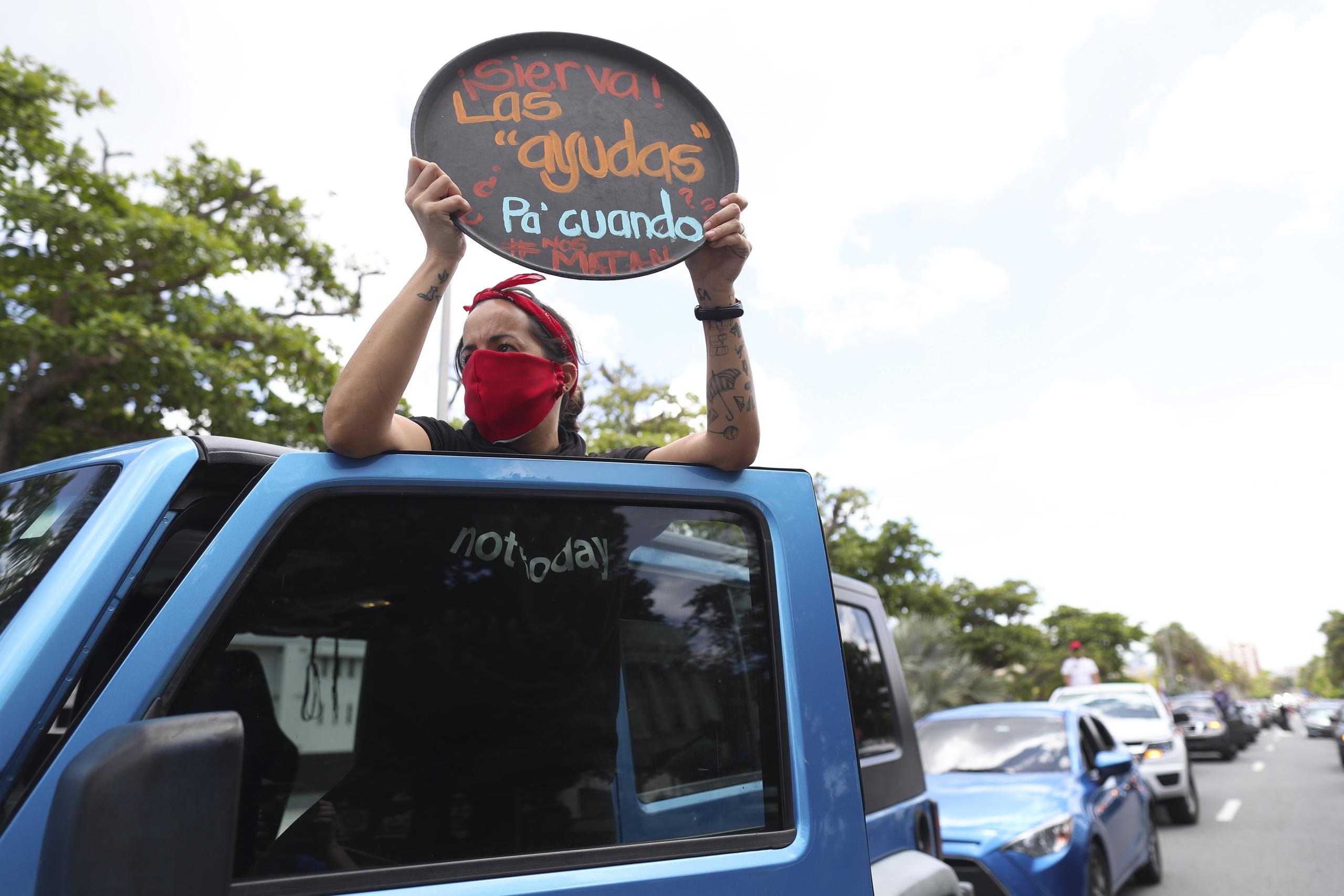 En la foto, una de las manifestantes durante las diversas caravanas realizadas hoy.