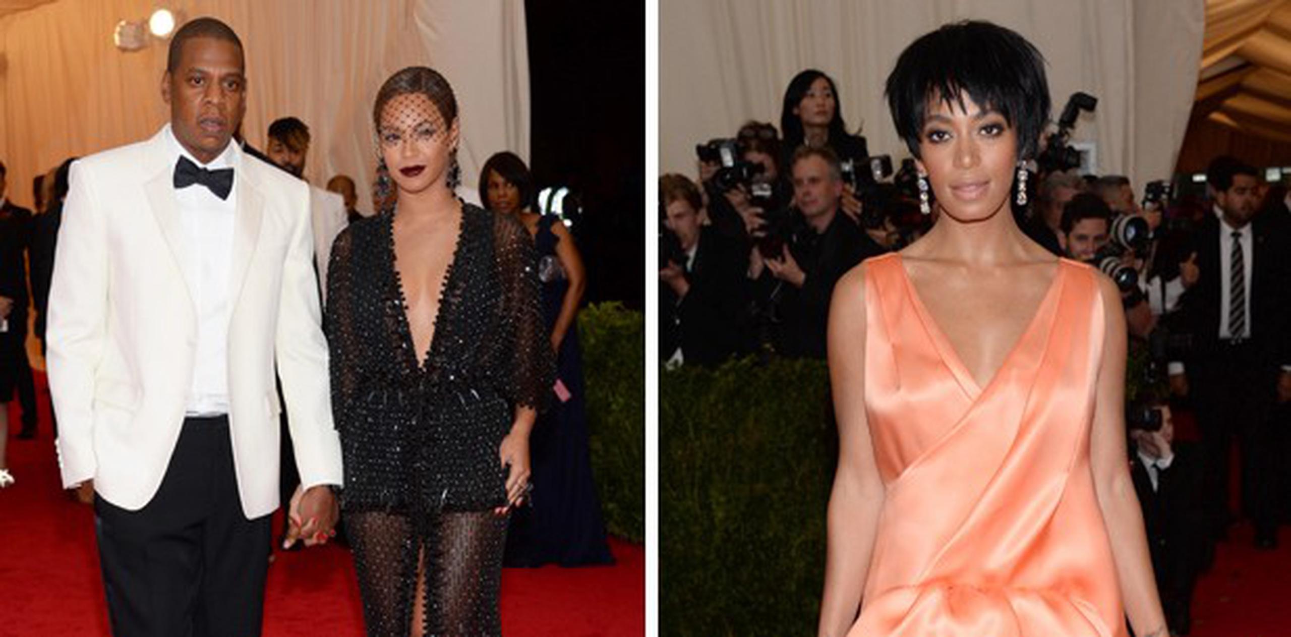 Jay Z, Beyoncé y Solange posaban sus elegantes galas el día en que ocurrieron los hechos. (AP)
